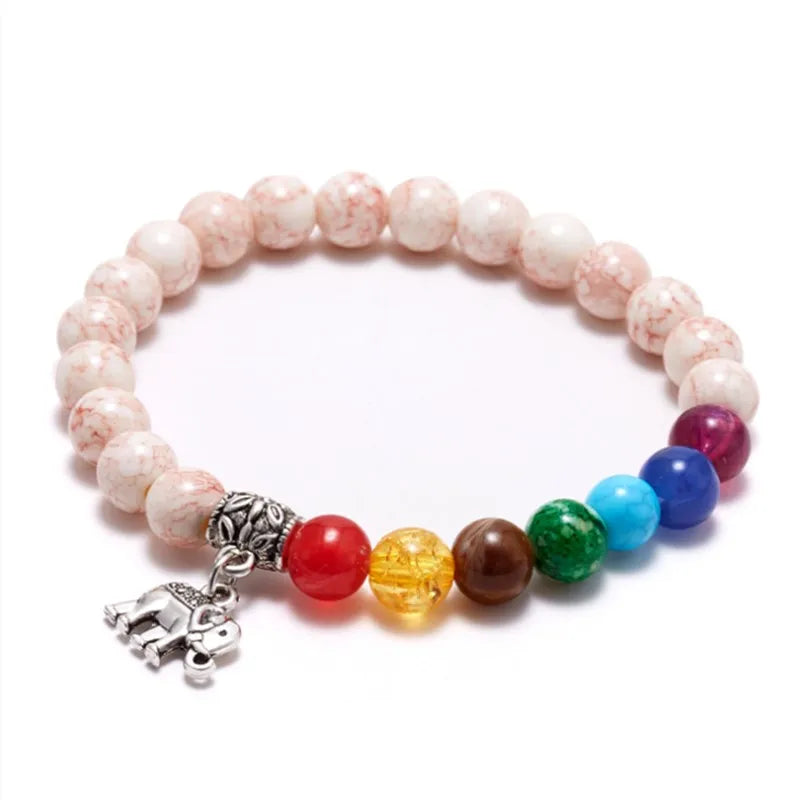 Chakry Armband Lifestyle-Aufnahme - spirituelles Accessoire für den modernen Alltag