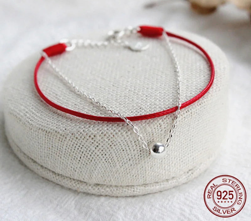 Elegantes Armband Alma aus 925er Sterlingsilber mit rotem Seil - Hauptansicht des handgefertigten Schmuckstücks