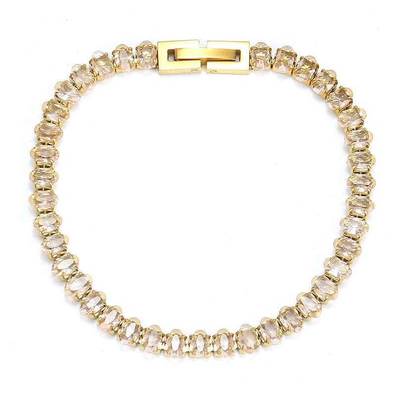 Armband Stephanie kombiniert mit anderen Schmuckstücken - Styling-Inspiration für den Vintage-Look