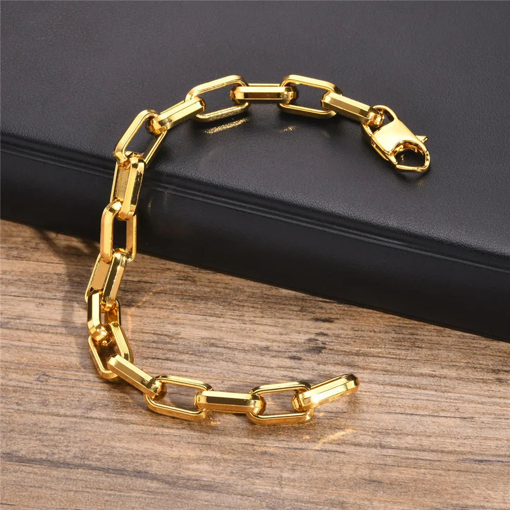 Armband Arwic in verschiedenen Winkeln - vielseitiges Vintage-Design