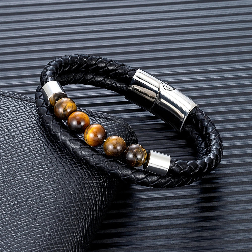 Detailansicht des Peacock Armbands mit Magnetverschluss