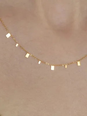 Halskette aus 18K vergoldetem Titan mit eckigen Plättchen | dezente Goldkette für den Alltag | zarte Halskette