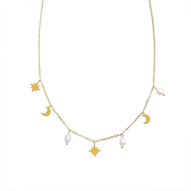 Freigestellte Kette mit Monden, Sternen und Süßwasserperlen | eleganter Halsschmuck aus vergoldetem Titan