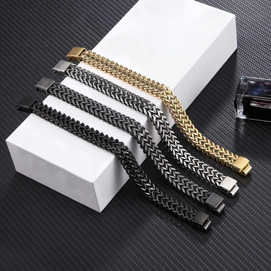 Armband Pulse am Handgelenk getragen - maskuliner Stil