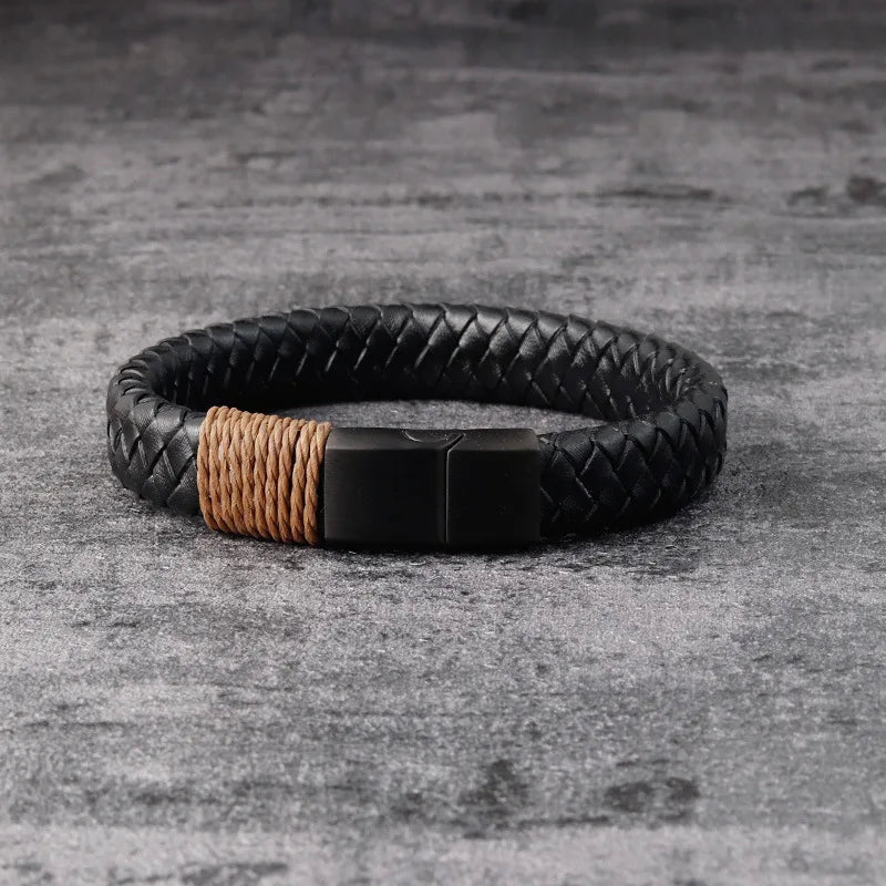 Detailansicht Armband Claspy - geflochtenes Lederband in Schwarz