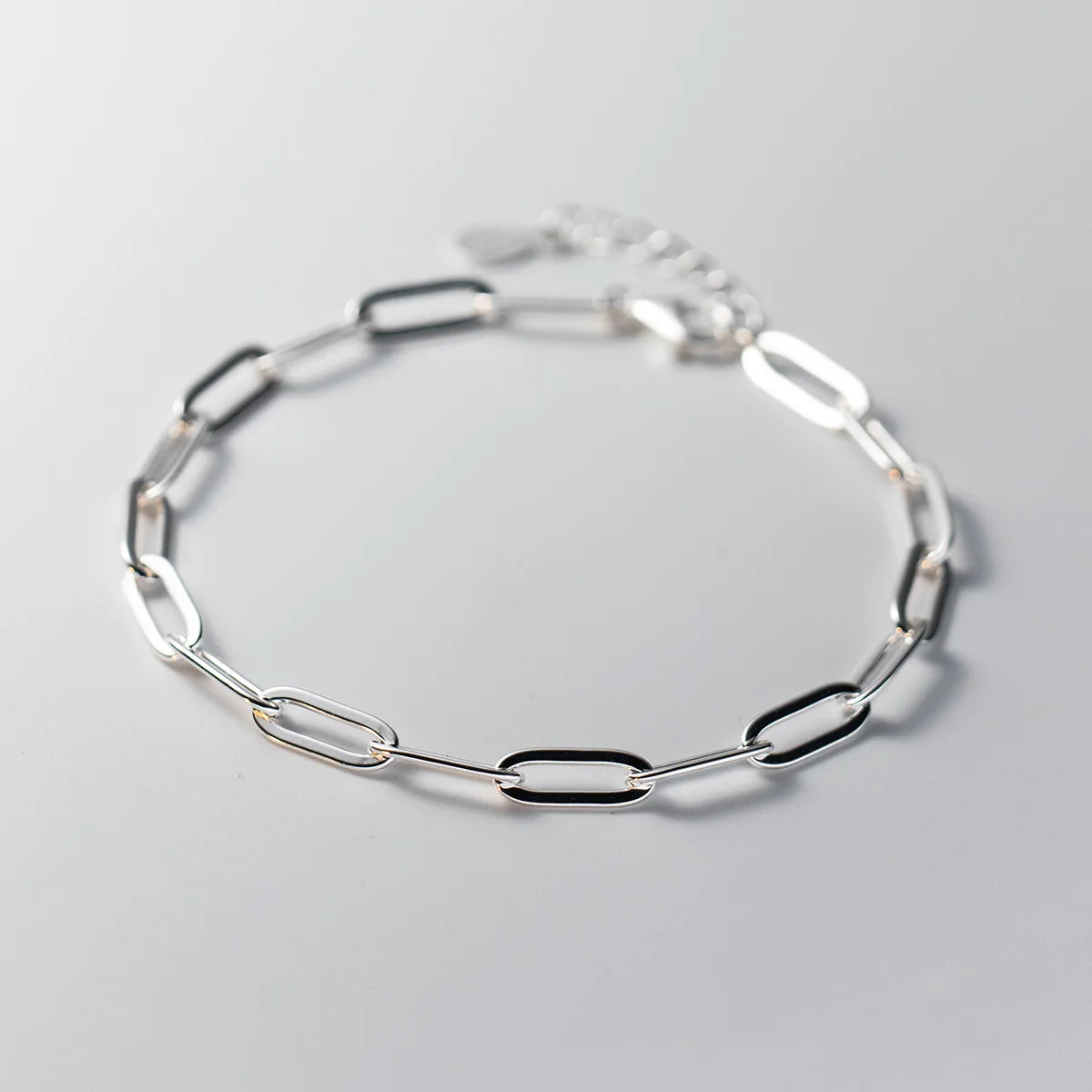 Simpella Armband - Detailansicht der feinen Kettenstruktur