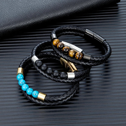 Peacock Armband am Handgelenk getragen - eleganter Look