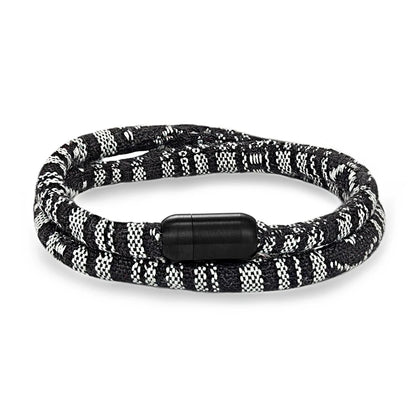 Armband Jaden am Handgelenk getragen - Zeigt das geometrische Boho-Design im Alltag
