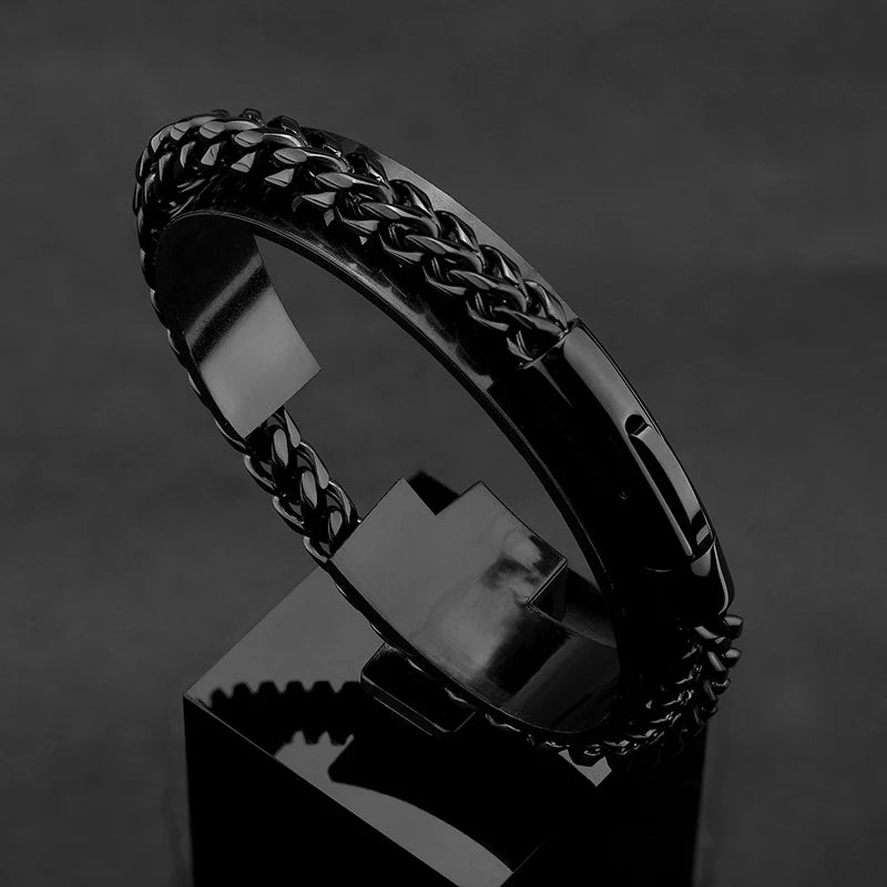 Detailansicht Armband Brad - robuste Cuban Link Chain mit magnetischem Verschluss
